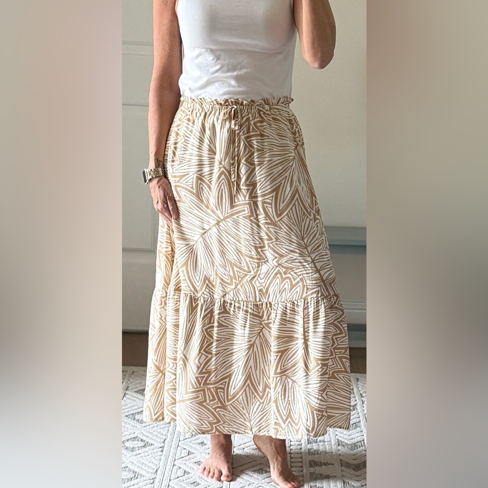 BOHME Boho flowy White and Tan Printed Maxi Skirt. Neutral resort wear. Small